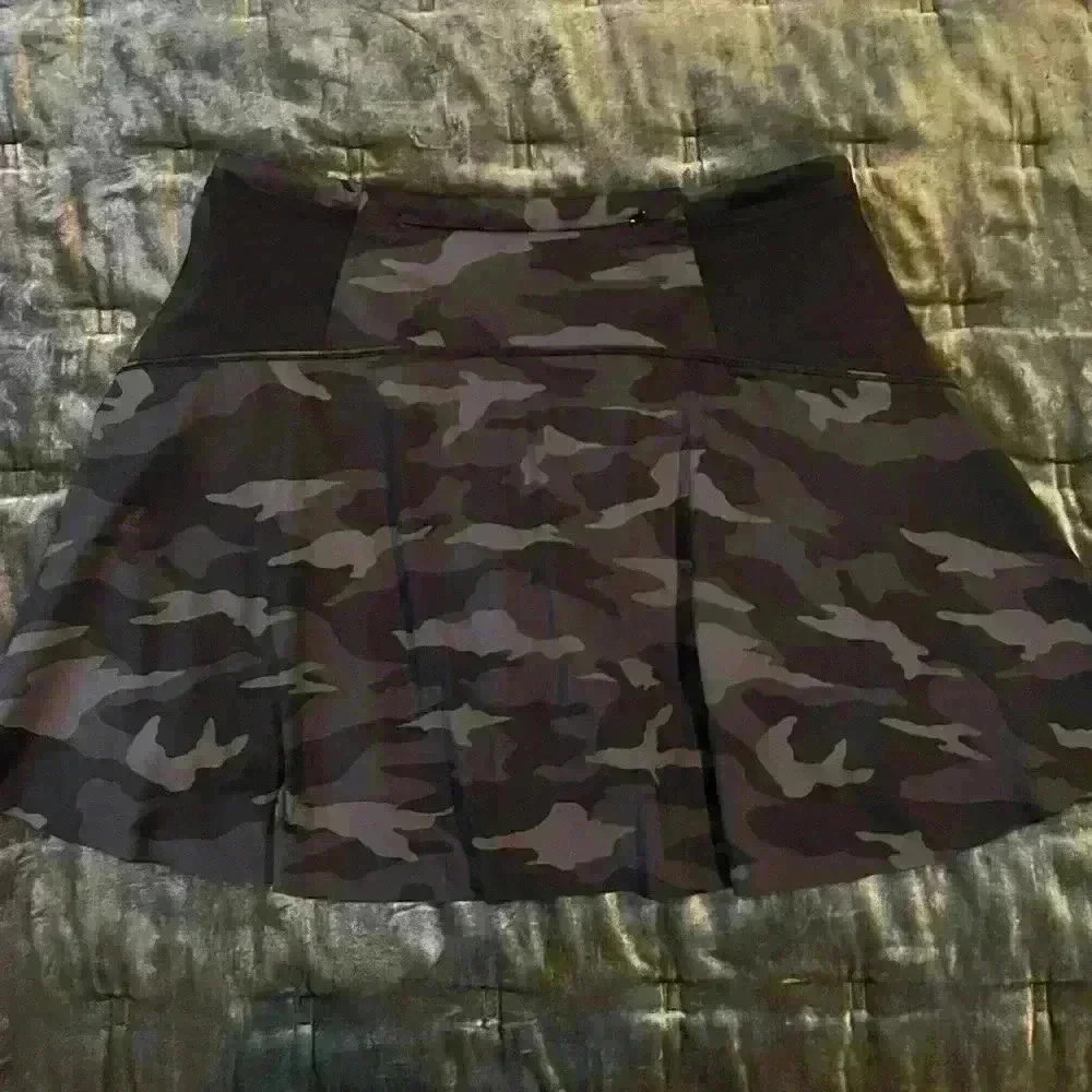 Athleta Black & Gray Camo Skort